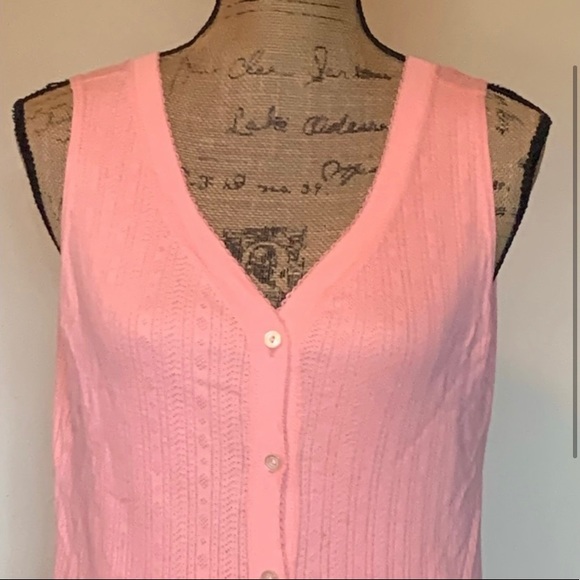 Cute sleeveless top-Never worn! - Picture 2 of 3